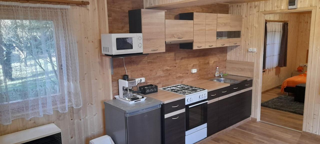 Keri Apartman Mosonmagyarovar Luaran gambar