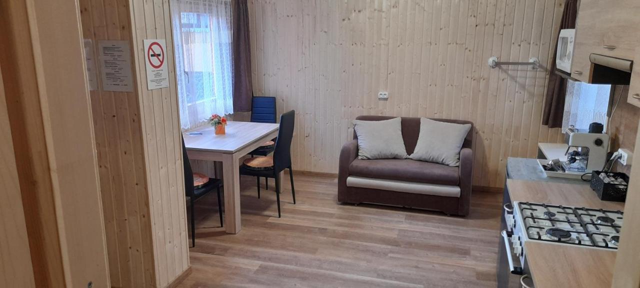 Keri Apartman Mosonmagyarovar Luaran gambar