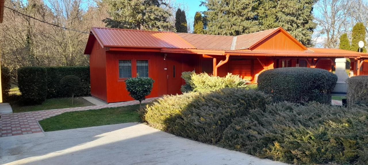 Keri Apartman Mosonmagyarovar Luaran gambar