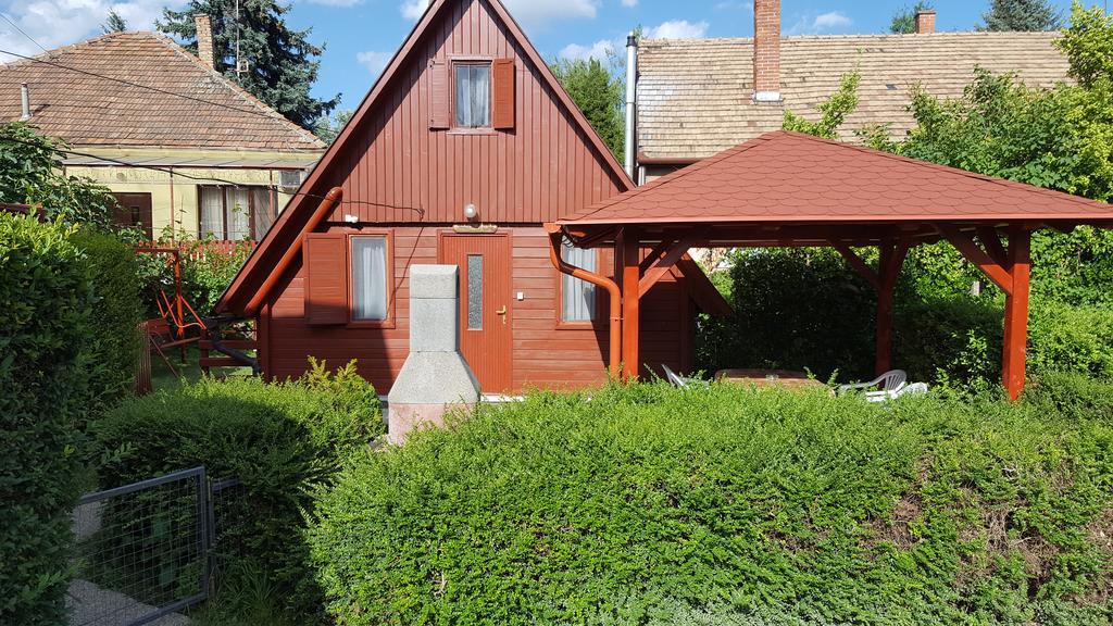 Keri Apartman Mosonmagyarovar Luaran gambar