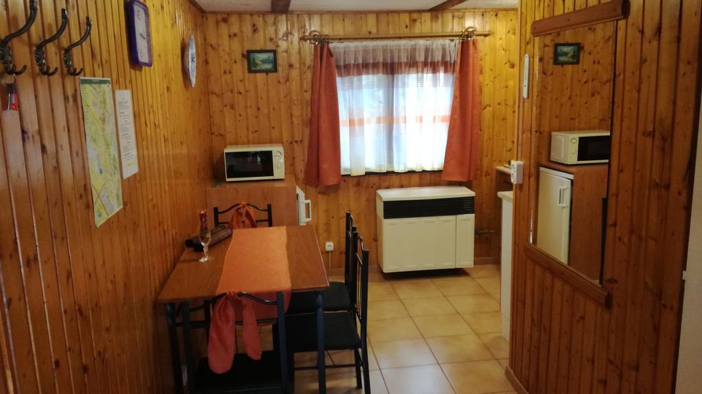 Keri Apartman Mosonmagyarovar Luaran gambar