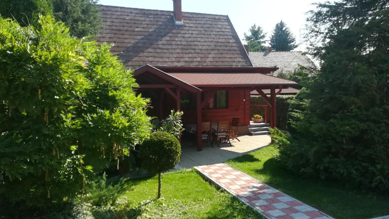Keri Apartman Mosonmagyarovar Luaran gambar