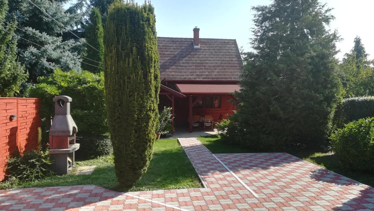 Keri Apartman Mosonmagyarovar Luaran gambar